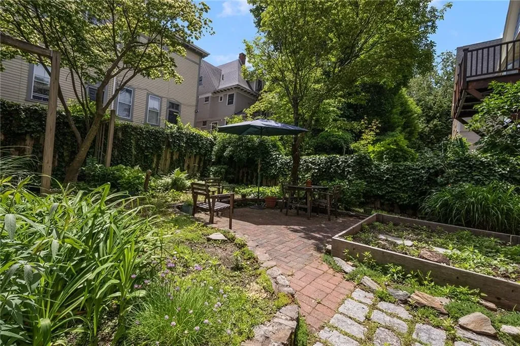 17 Creighton Street Providence RI 02906
