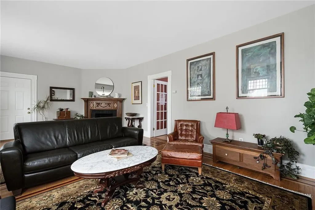 17 Creighton Street Providence RI 02906