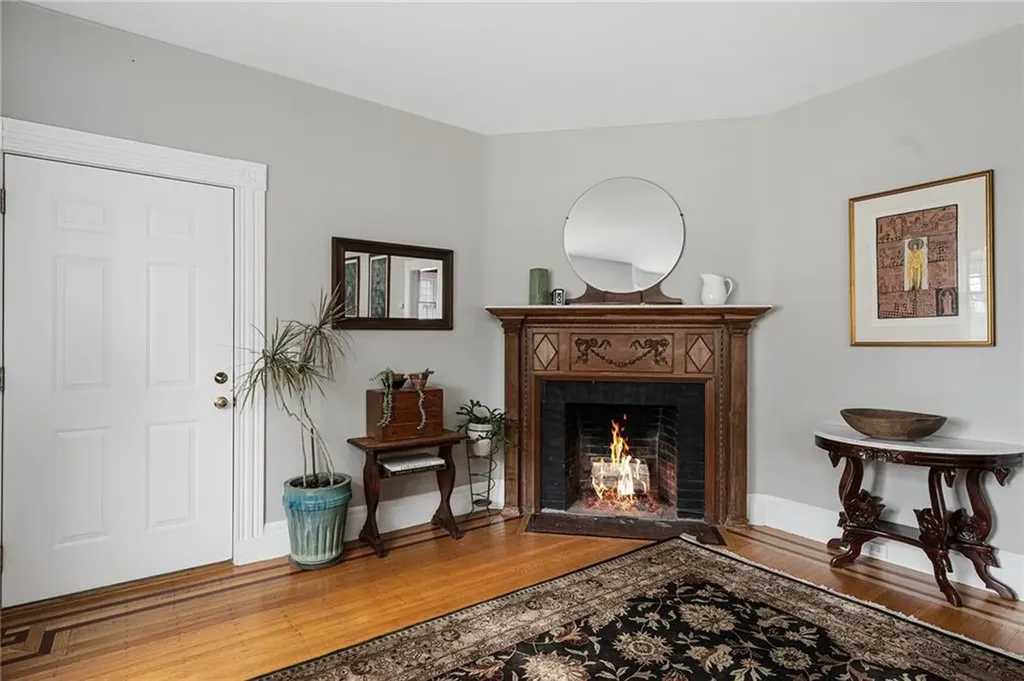 17 Creighton Street Providence RI 02906