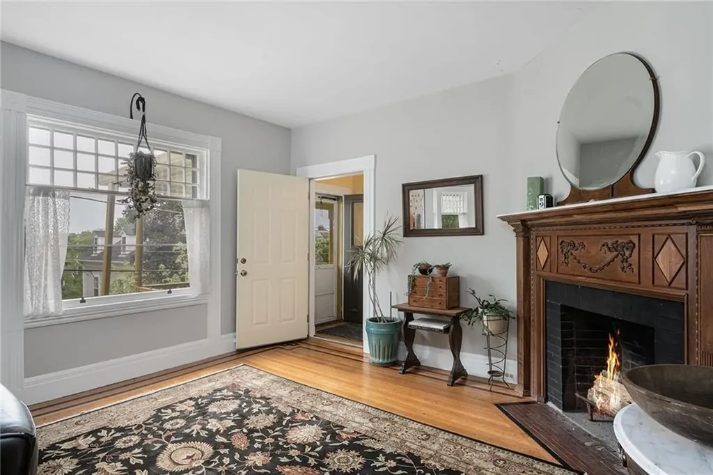 17 Creighton Street Providence RI 02906