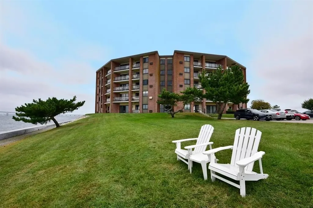 1302 Capella South Street Newport RI 02840