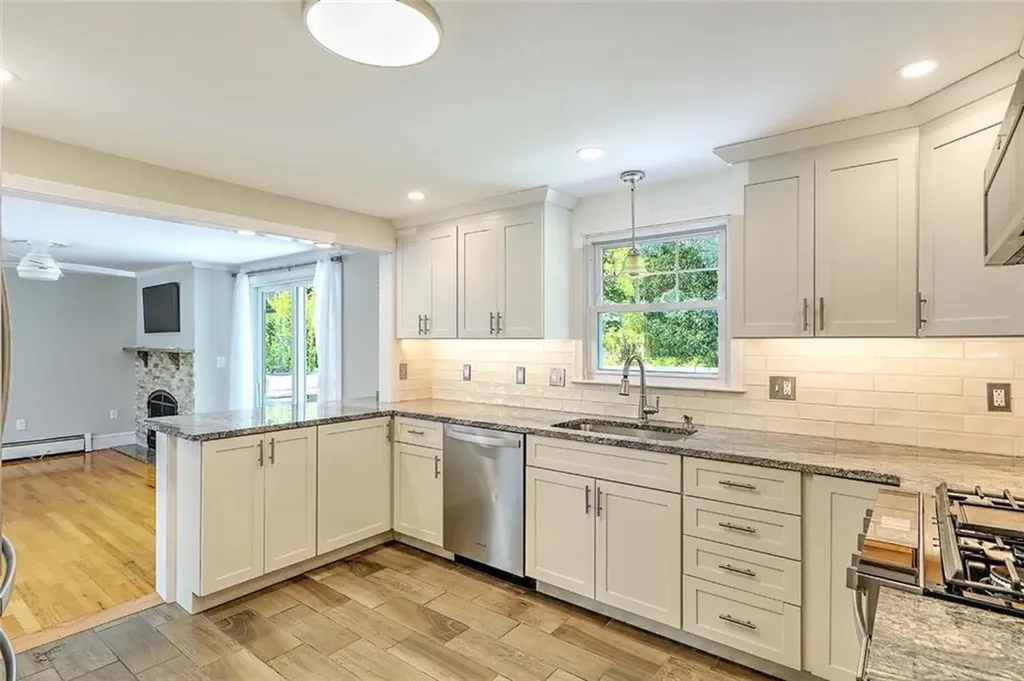 15 Lafayette Road Barrington RI 02806