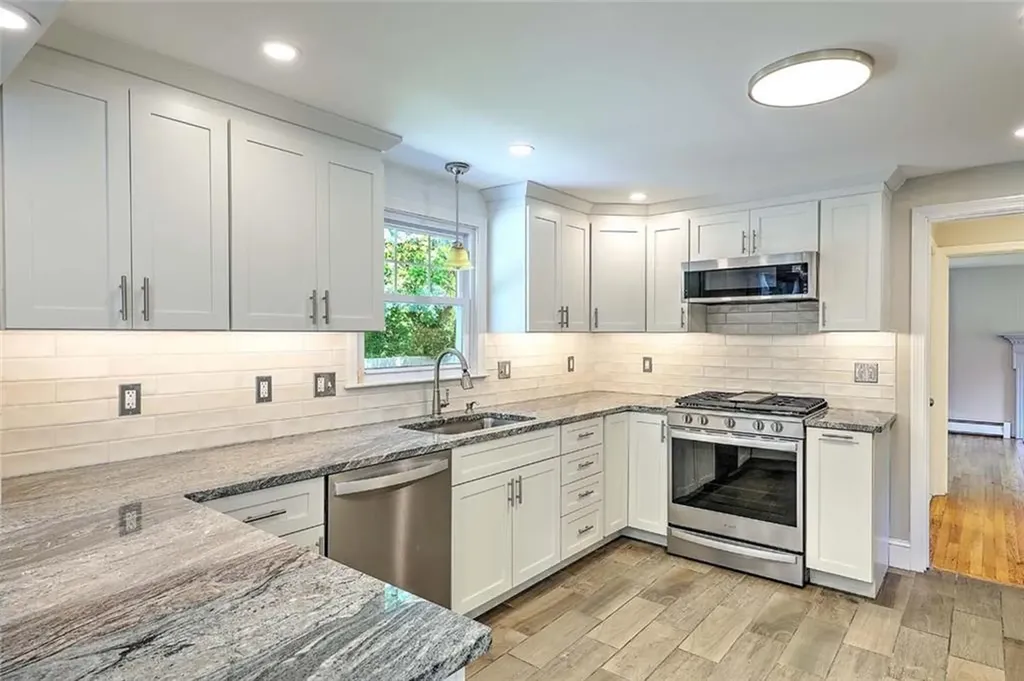 15 Lafayette Road Barrington RI 02806