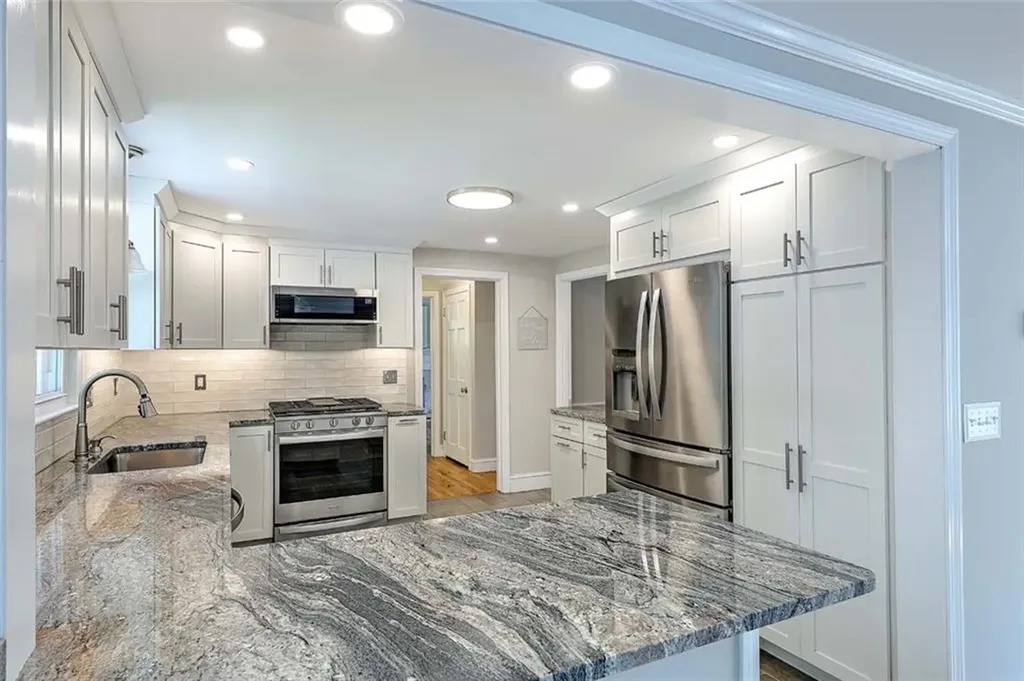 15 Lafayette Road Barrington RI 02806