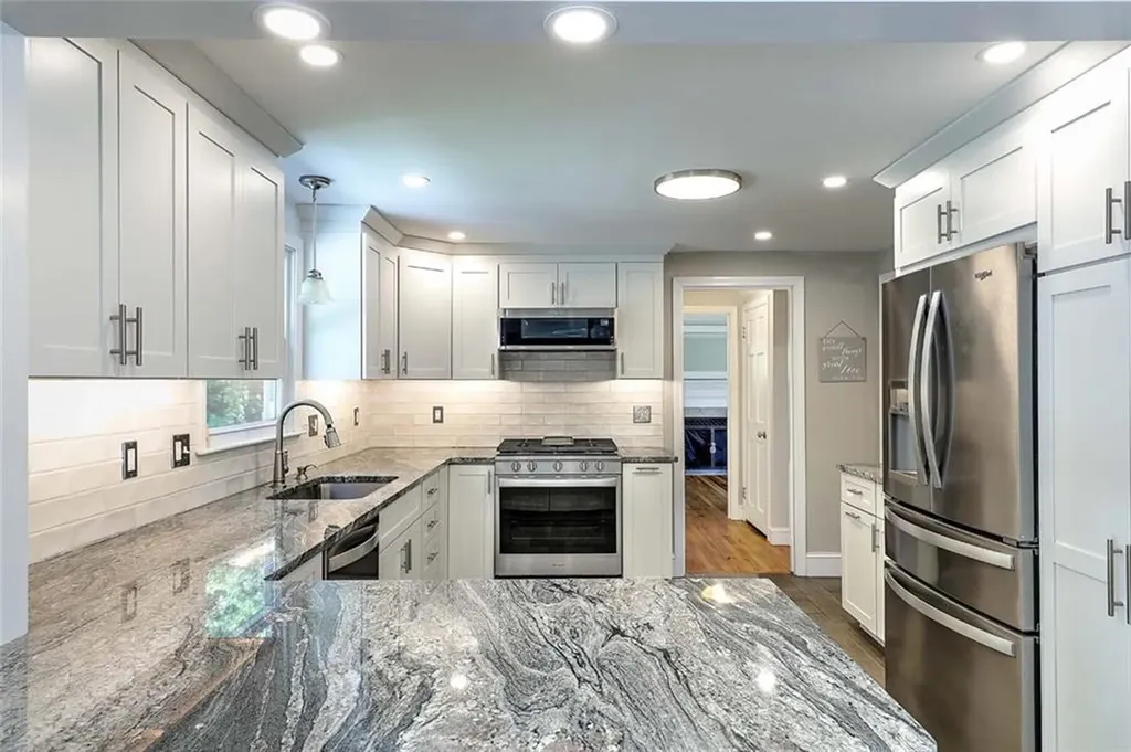 15 Lafayette Road Barrington RI 02806