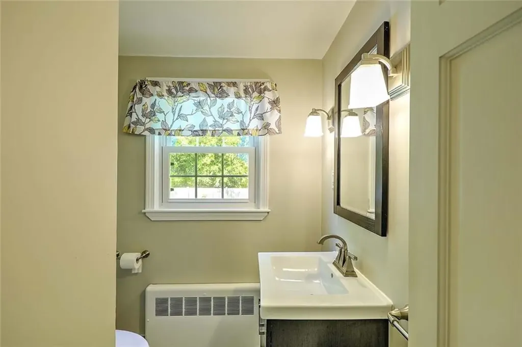 15 Lafayette Road Barrington RI 02806