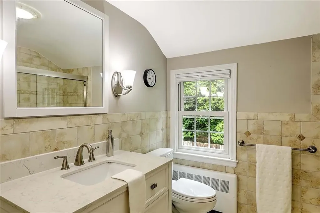 15 Lafayette Road Barrington RI 02806