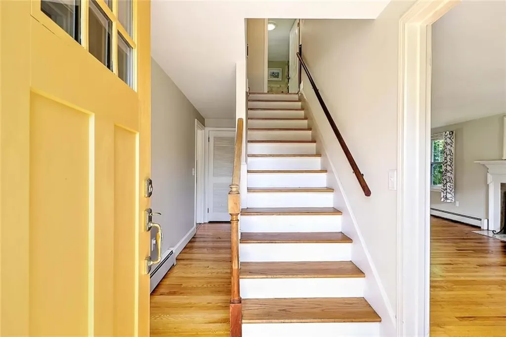 15 Lafayette Road Barrington RI 02806