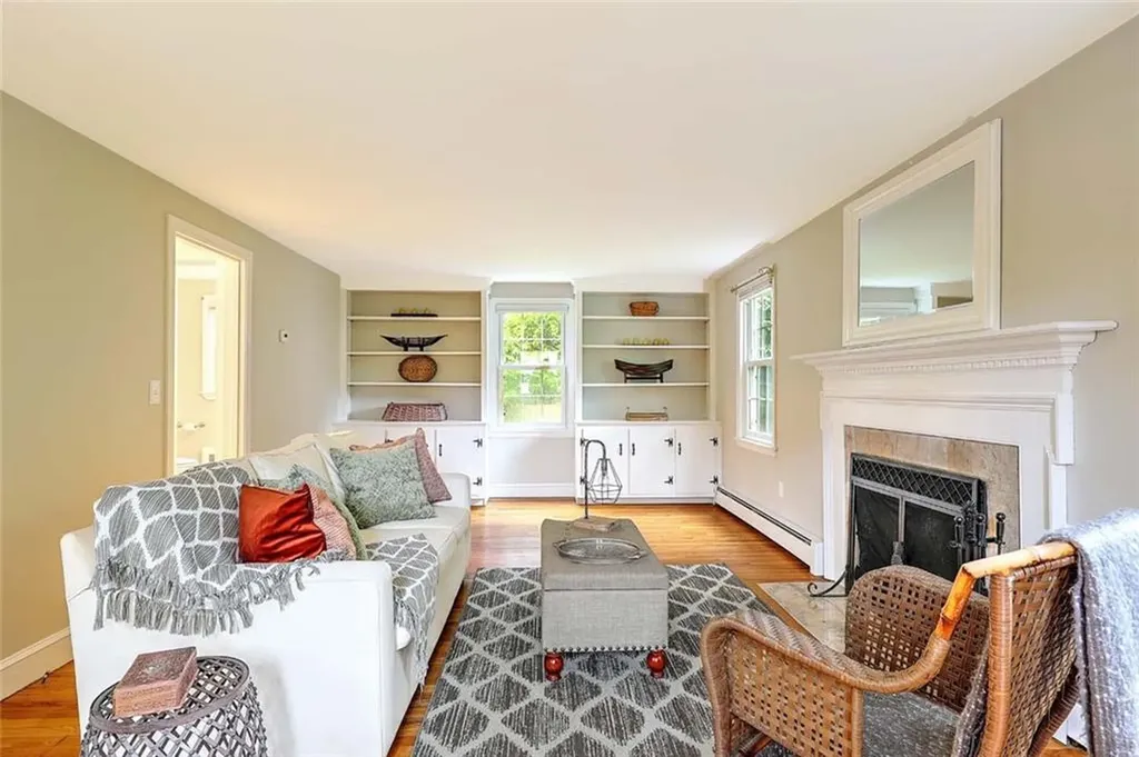 15 Lafayette Road Barrington RI 02806