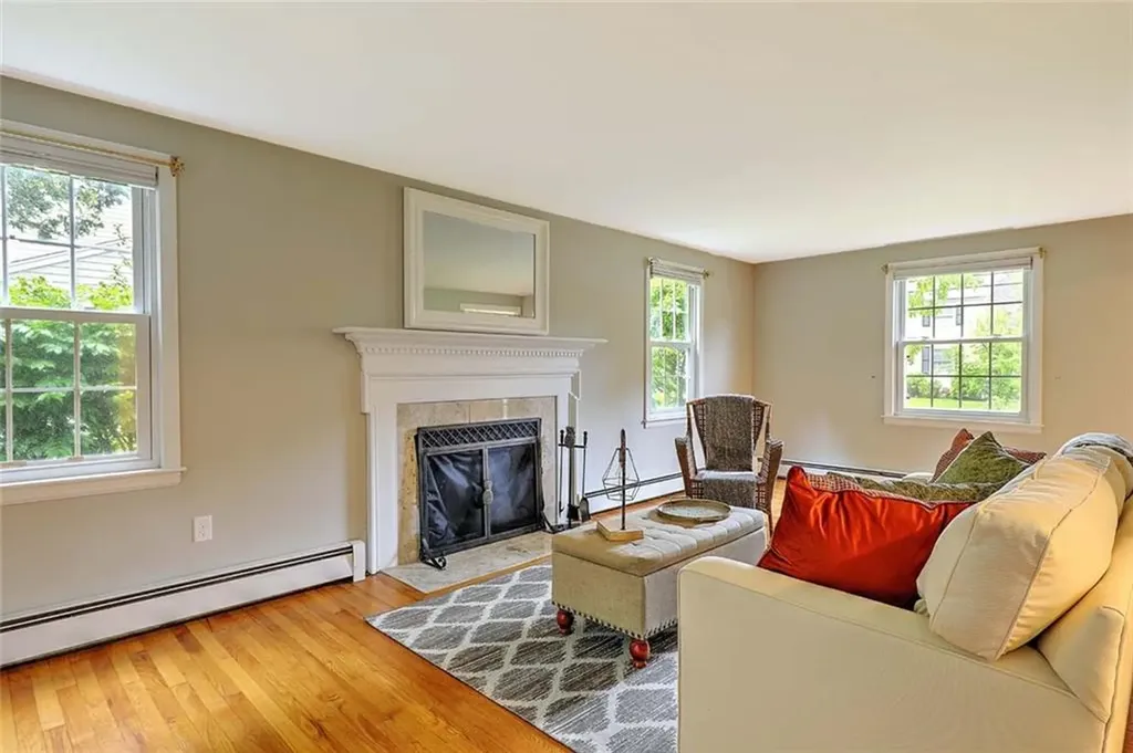 15 Lafayette Road Barrington RI 02806