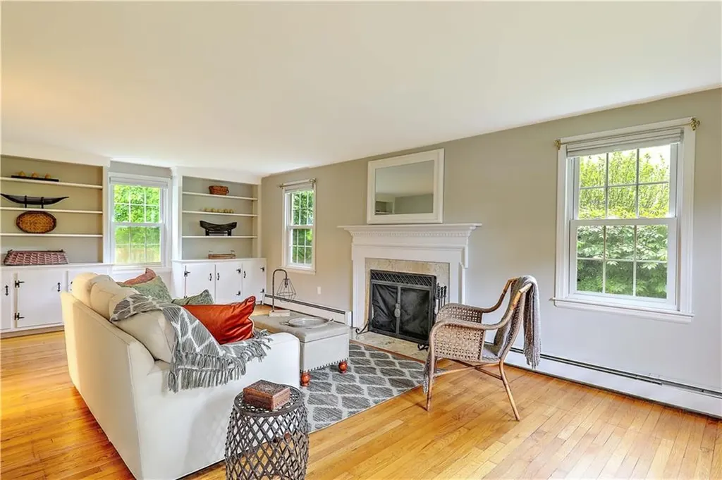 15 Lafayette Road Barrington RI 02806