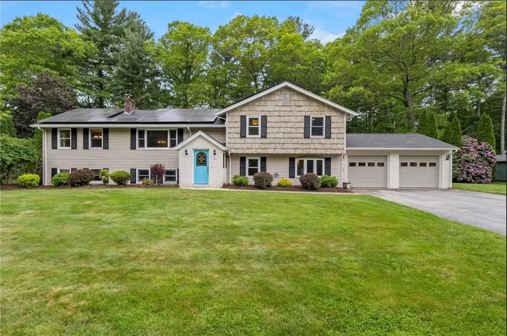 19 Bruce Drive North Smithfield RI 02896
