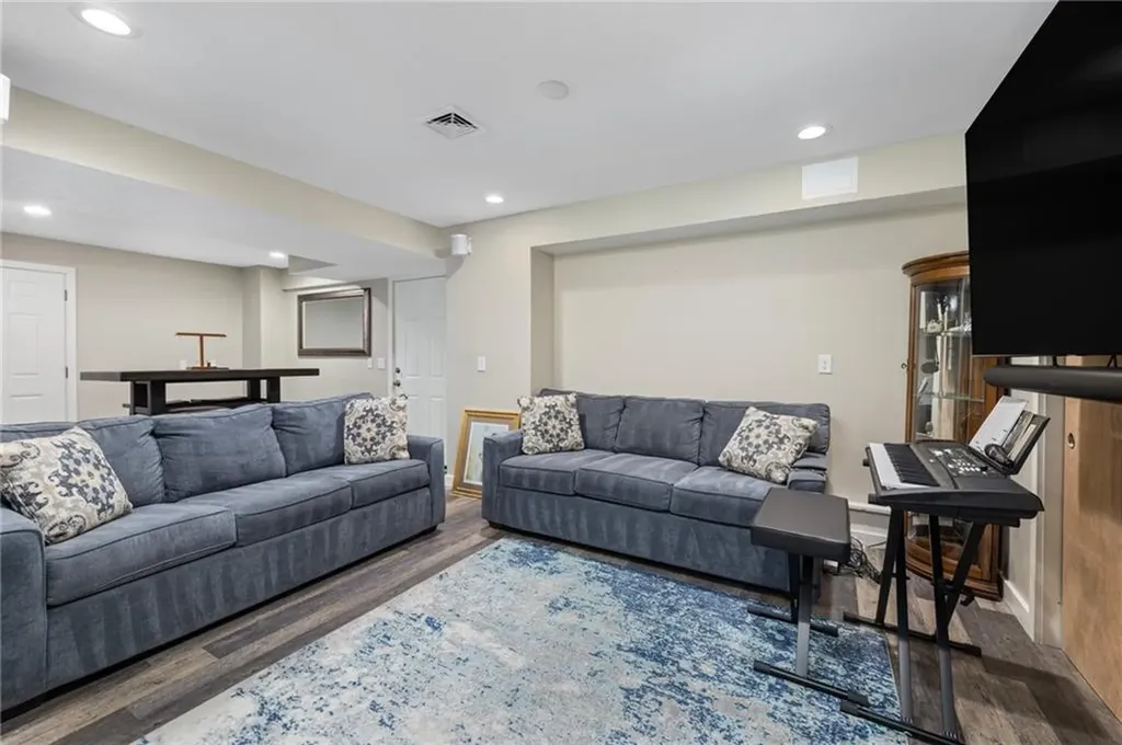 129 Sand Hill Cove Road Narragansett RI 02882
