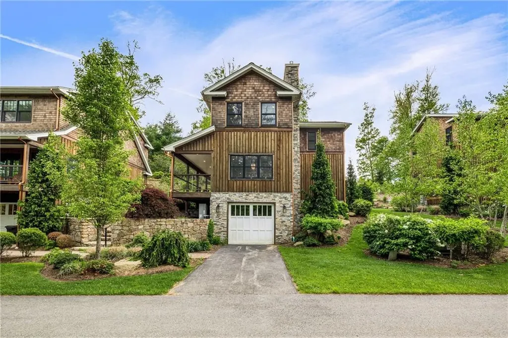 3 Gardenia Drive Richmond RI 02898