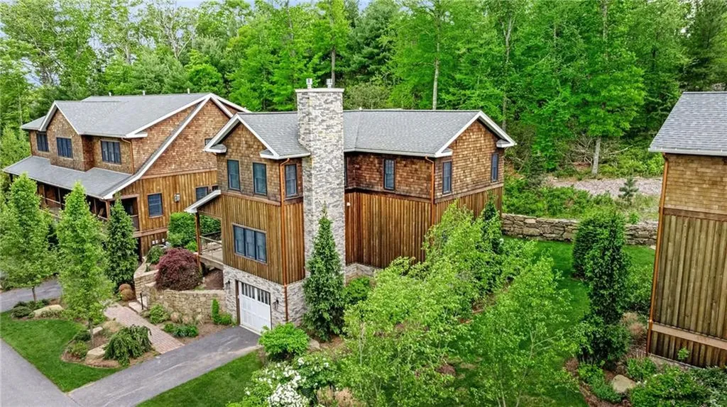 3 Gardenia Drive Richmond RI 02898