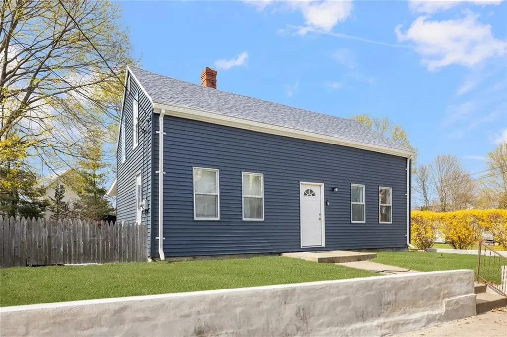 103 Pleasent Street Woonsocket RI 02895