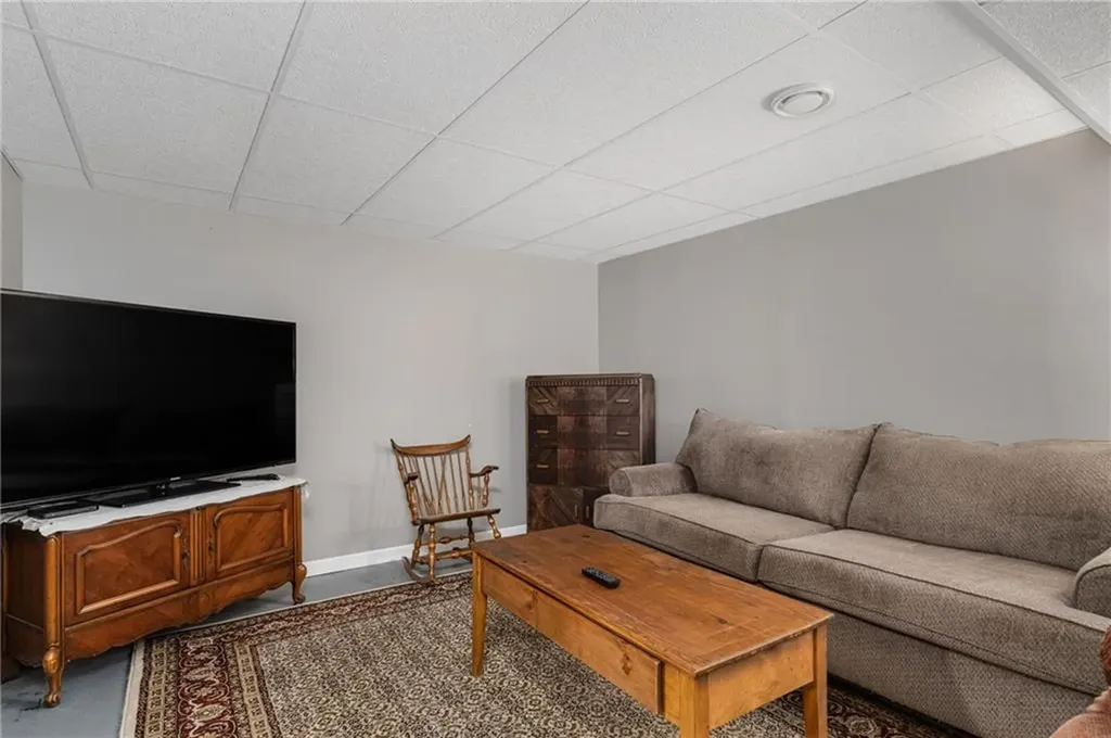 16 Westwood Drive Warwick RI 02889