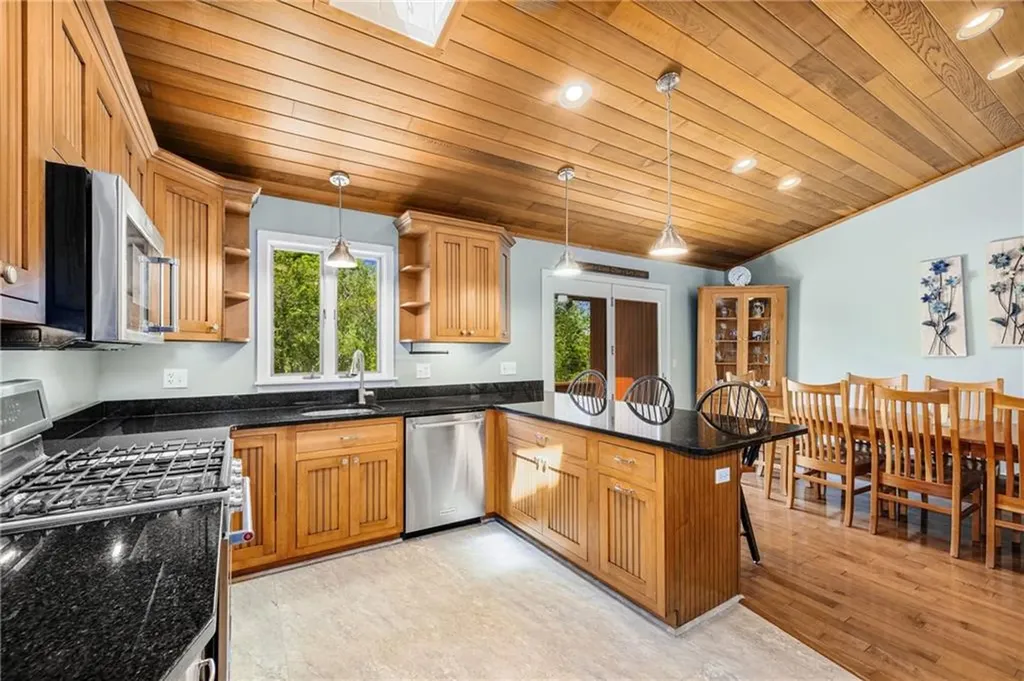 11 Cove Road Narragansett RI 02882