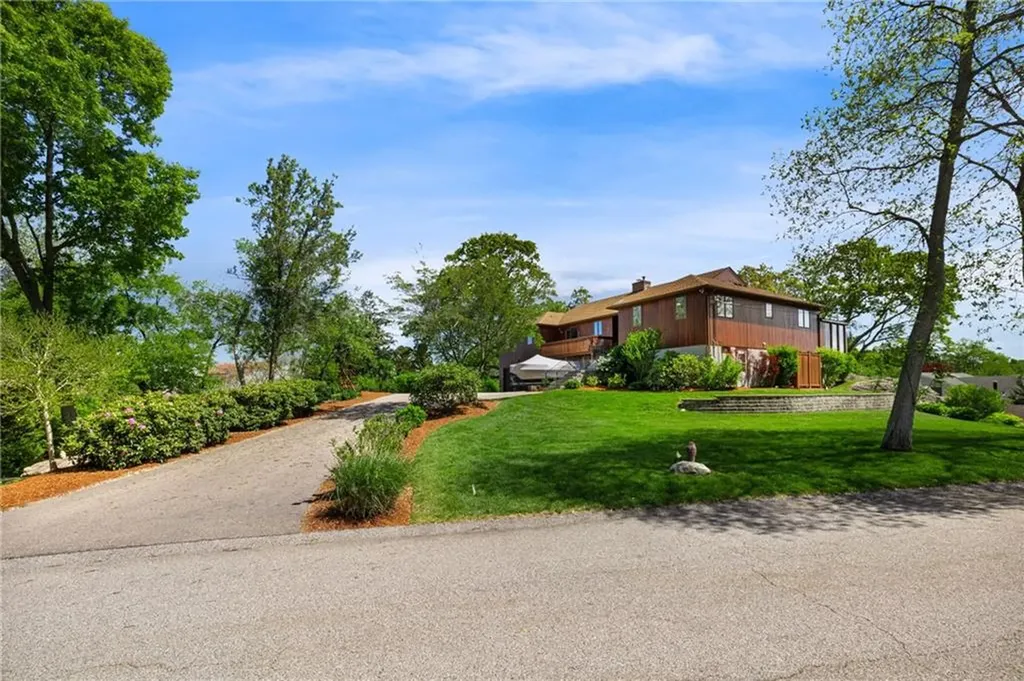 11 Cove Road Narragansett RI 02882