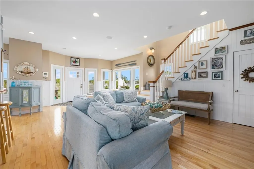 439 Wandsworth Street Narragansett RI 02882