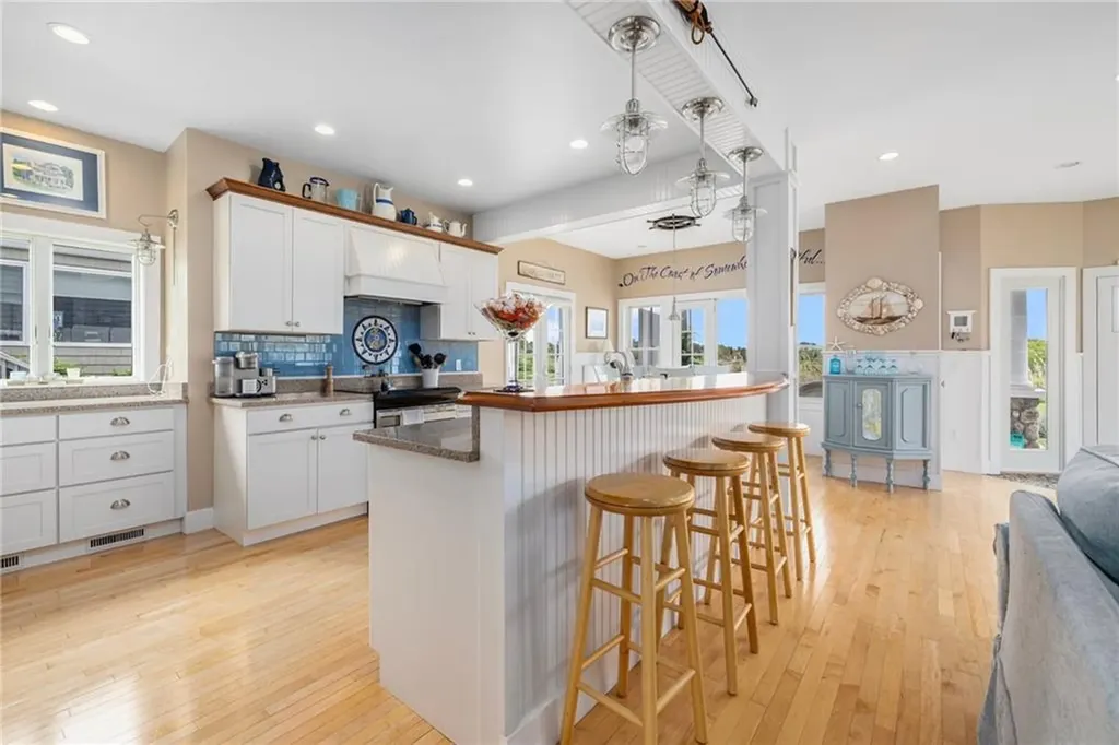 439 Wandsworth Street Narragansett RI 02882
