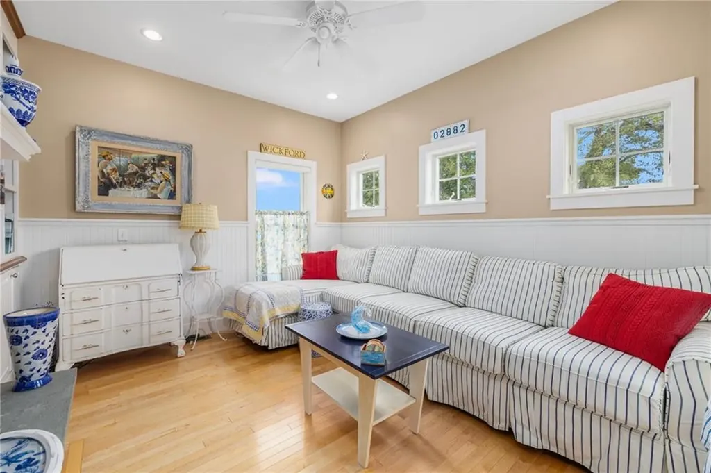 439 Wandsworth Street Narragansett RI 02882
