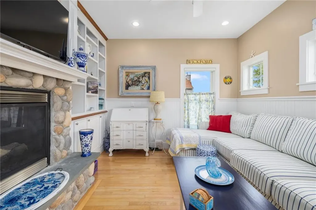439 Wandsworth Street Narragansett RI 02882