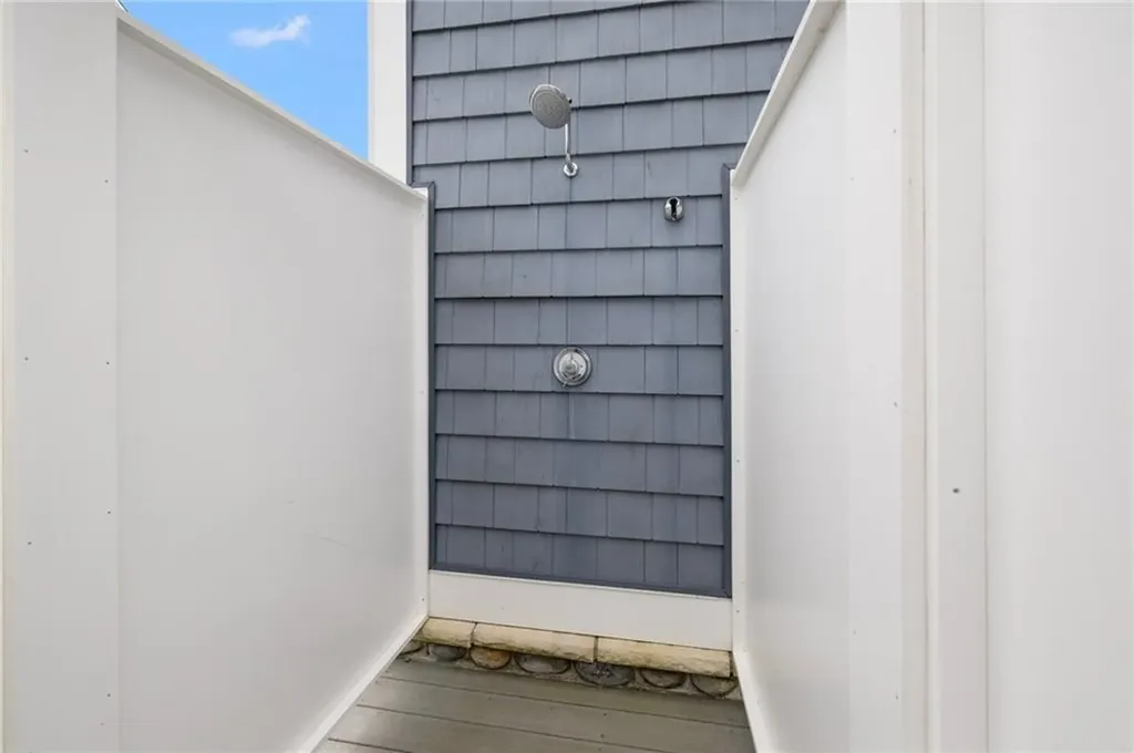 439 Wandsworth Street Narragansett RI 02882