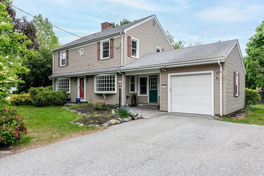 1390 New London Avenue Cranston RI 02920