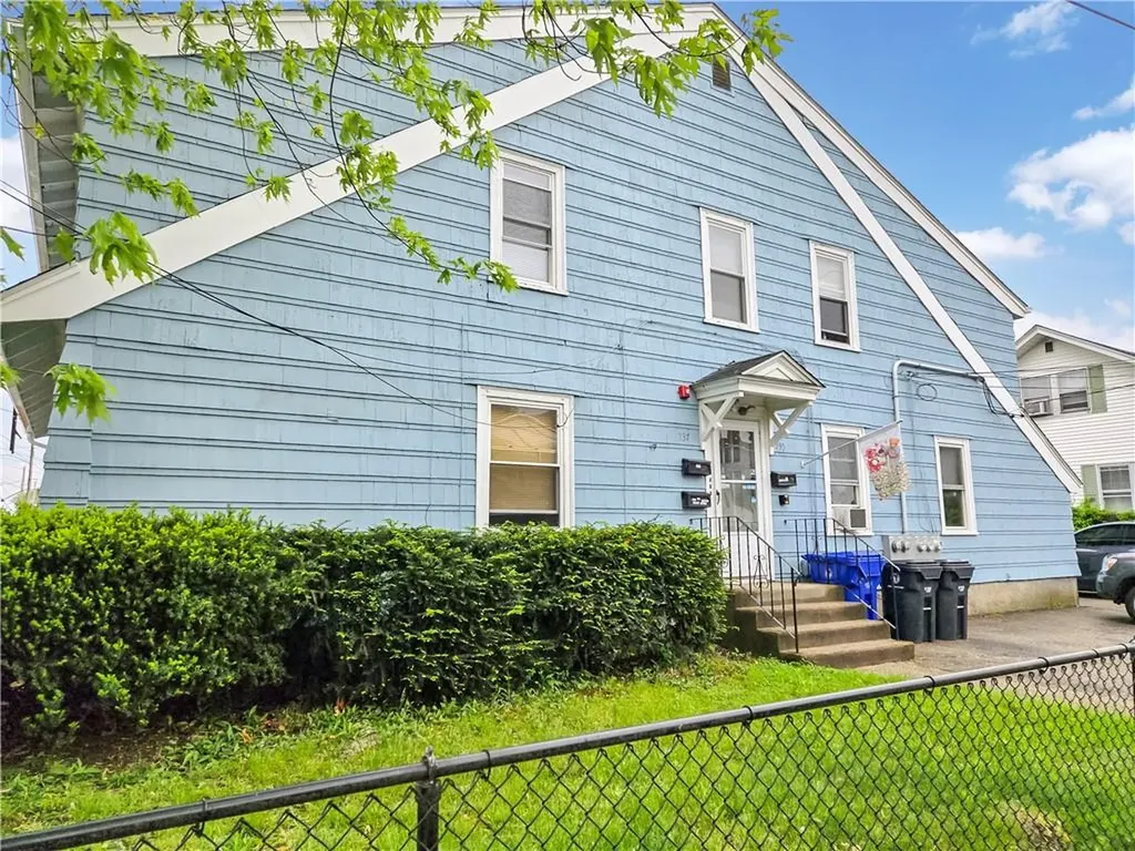 106 Baxter Street Pawtucket RI 02861