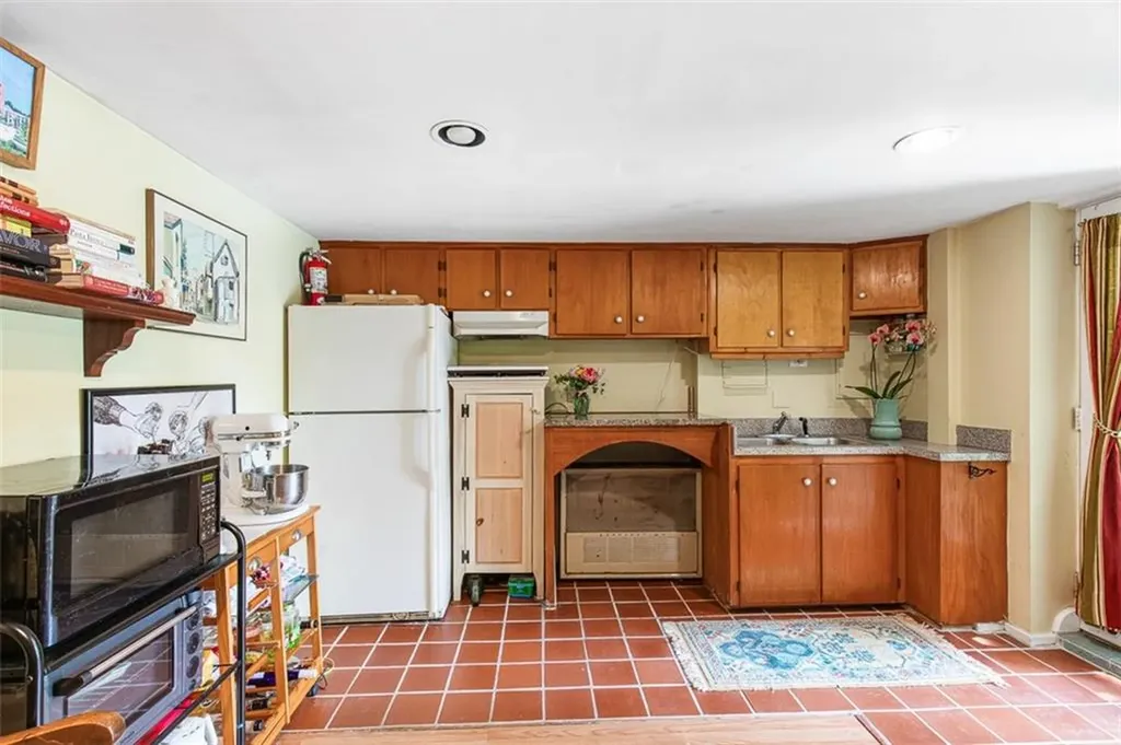 74 Third Street Newport RI 02840