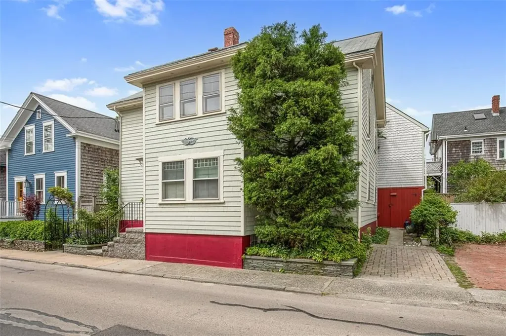 74 Third Street Newport RI 02840