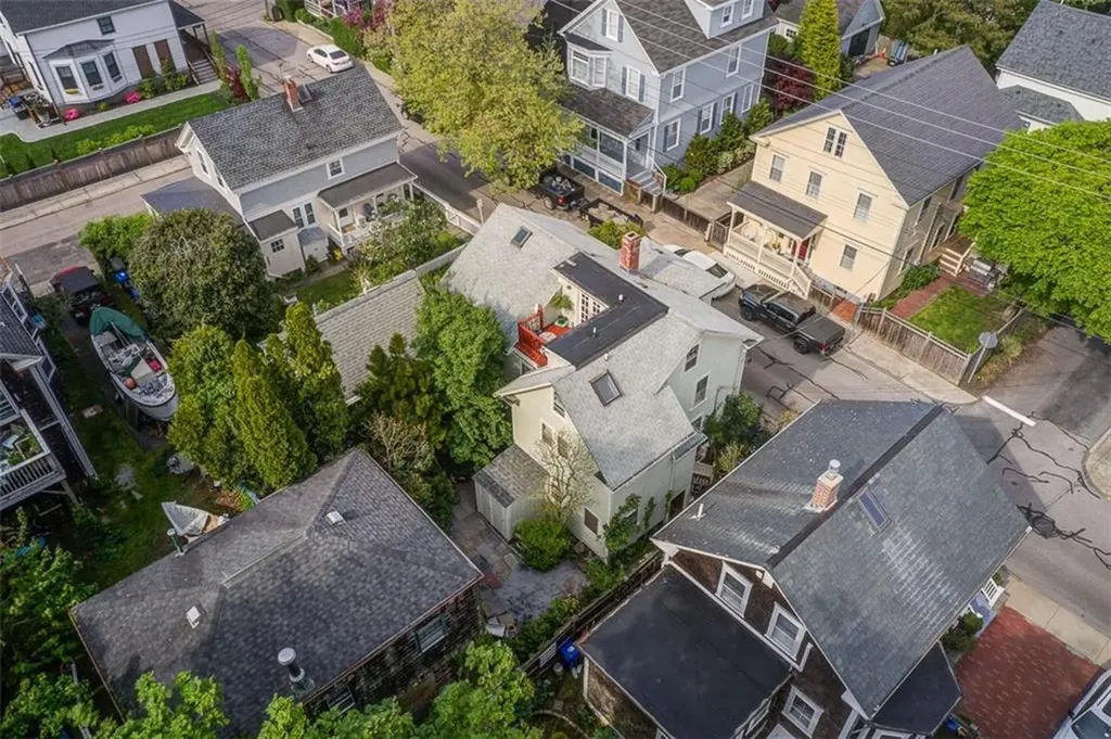 74 Third Street Newport RI 02840