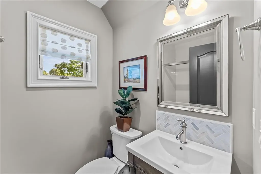 36 Ferry Lane Barrington RI 02806