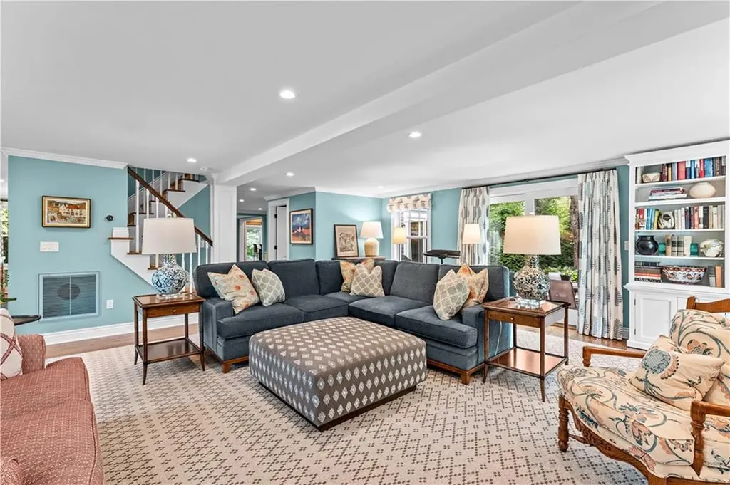 36 Ferry Lane Barrington RI 02806
