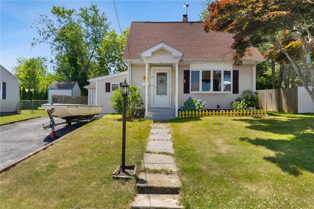21 Cypress Avenue Tiverton RI 02878