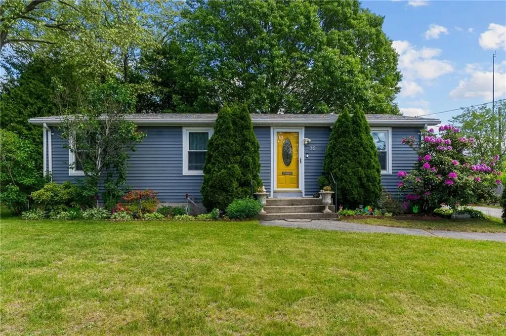 35 Sachem Road East Providence RI 02915