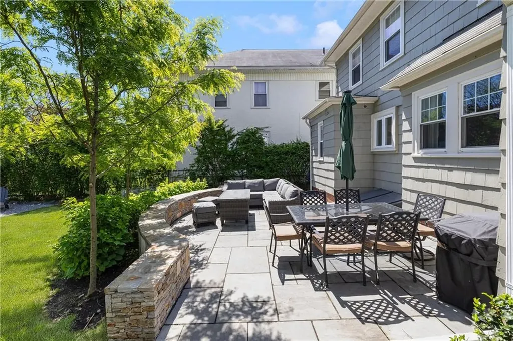 163 Oak Hill Avenue Pawtucket RI 02860