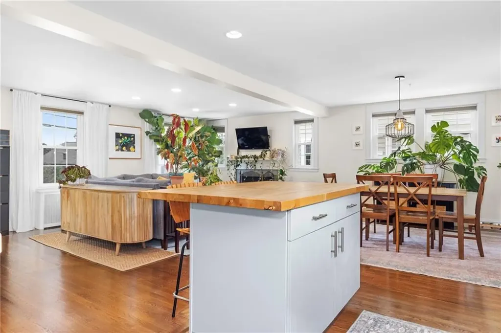 405 Eaton Street Providence RI 02908