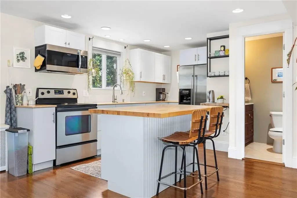 405 Eaton Street Providence RI 02908