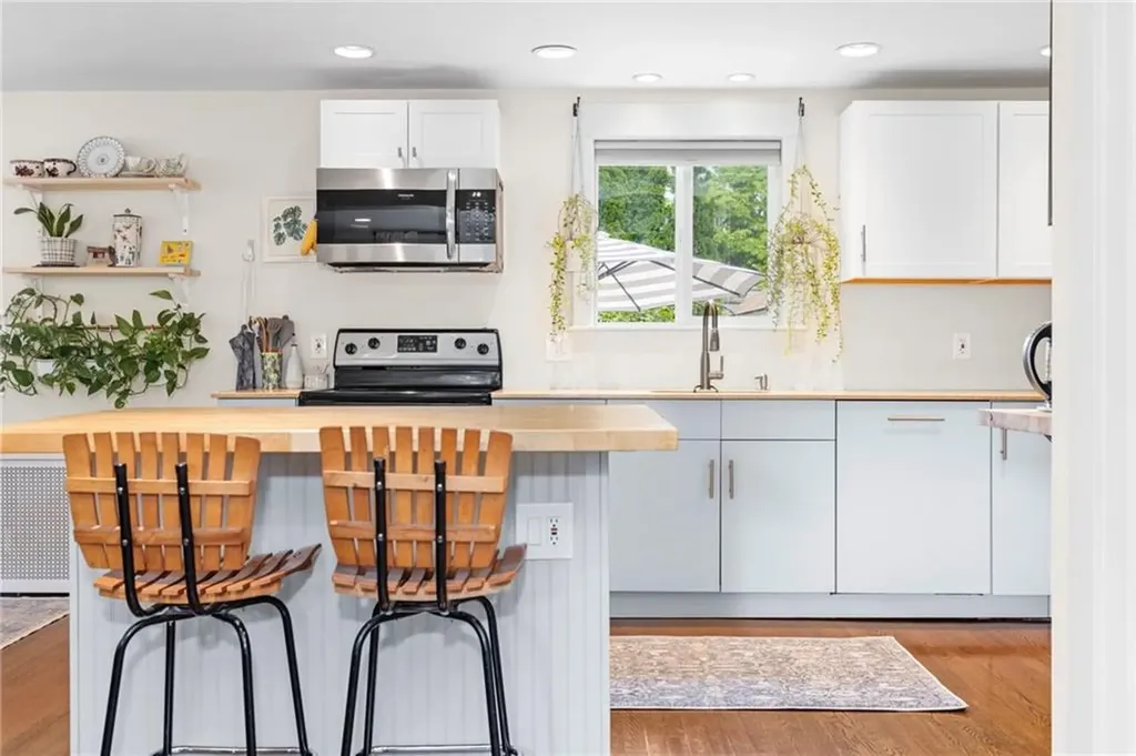 405 Eaton Street Providence RI 02908