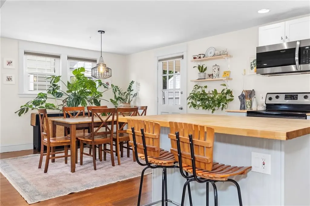 405 Eaton Street Providence RI 02908