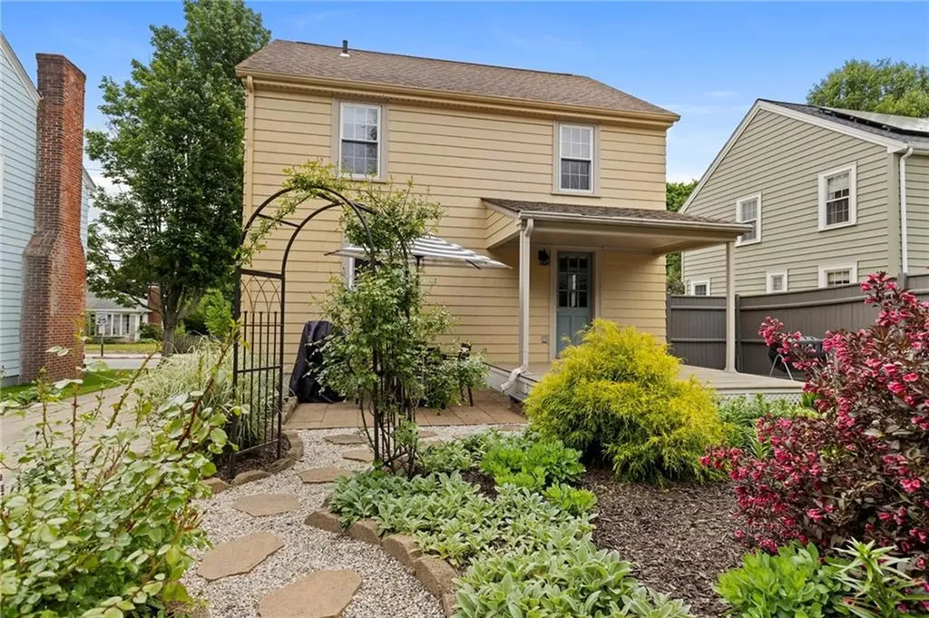 405 Eaton Street Providence RI 02908