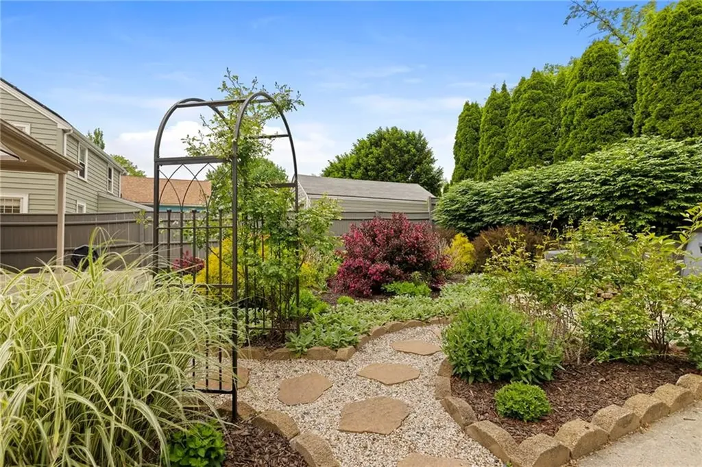 405 Eaton Street Providence RI 02908