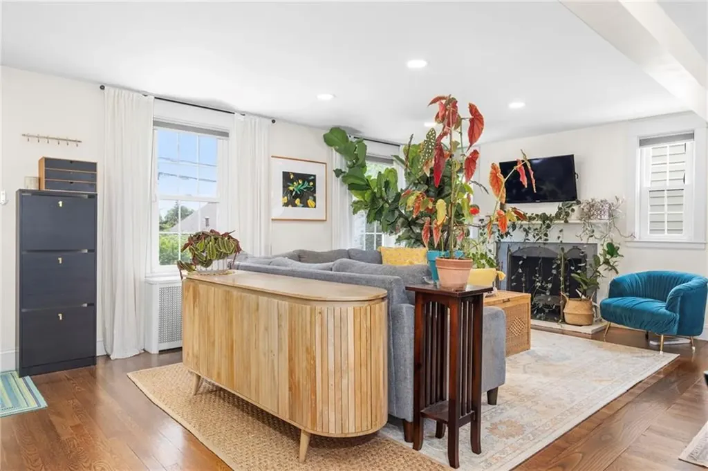 405 Eaton Street Providence RI 02908