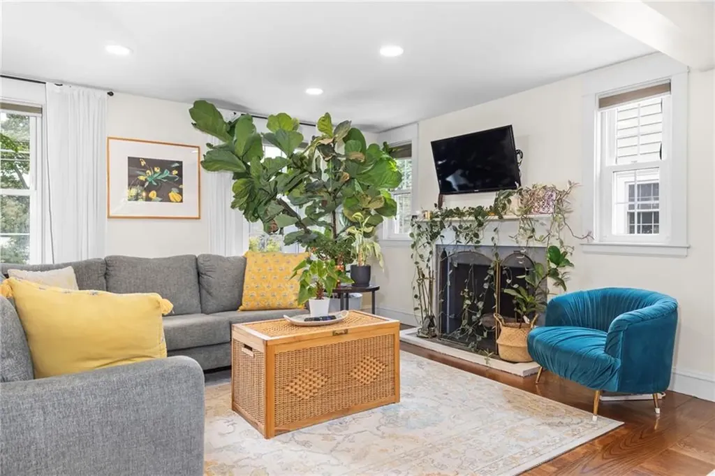 405 Eaton Street Providence RI 02908