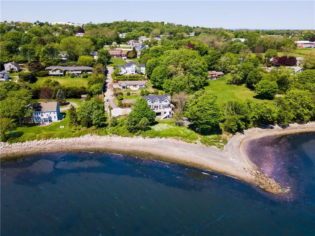18 Sunset Lane Portsmouth RI 02871