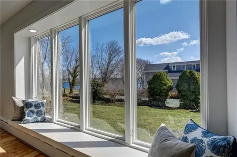 18 Sunset Lane Portsmouth RI 02871