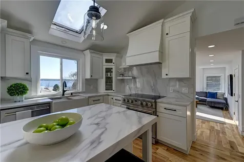 18 Sunset Lane Portsmouth RI 02871