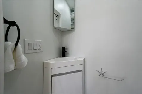 18 Sunset Lane Portsmouth RI 02871